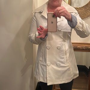 Adorable white trench. Size M/L